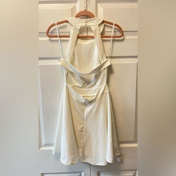 LULUS SIZE SMALL WHITE KEEP EM COMING BACKLESS SKATER DRESS New Mark On Dress - Picture 7 of 11